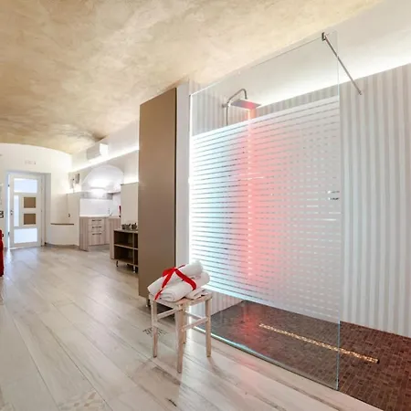 Open Space Letto Queensize Con Vista Doccia Cava De' Tirreni
